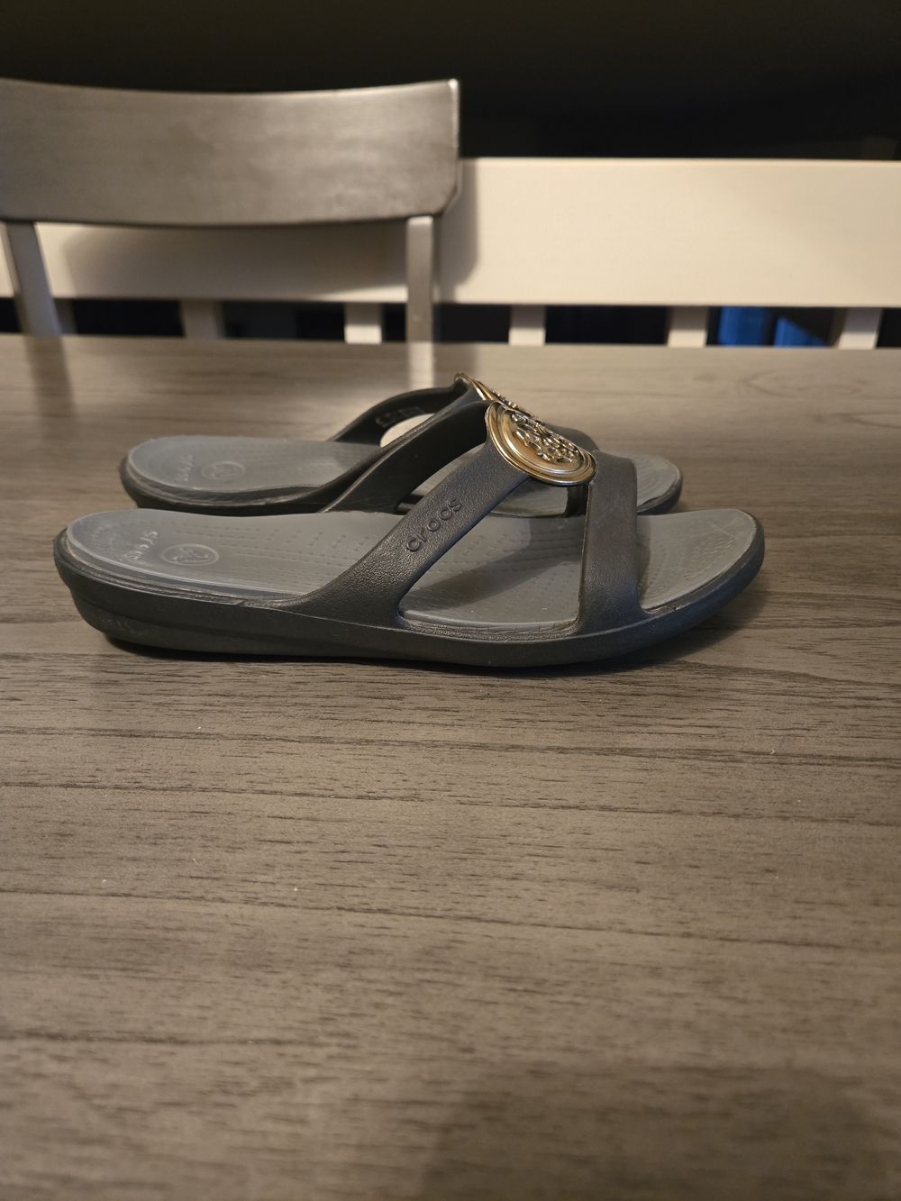 Crocs Sanrah Circle Slide Sandal Women's Size 6 Black - Picture 2 of 4